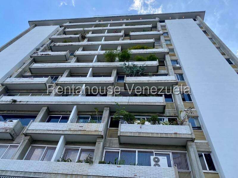 Apartment in Los Palos Grandes, Caracas - 1