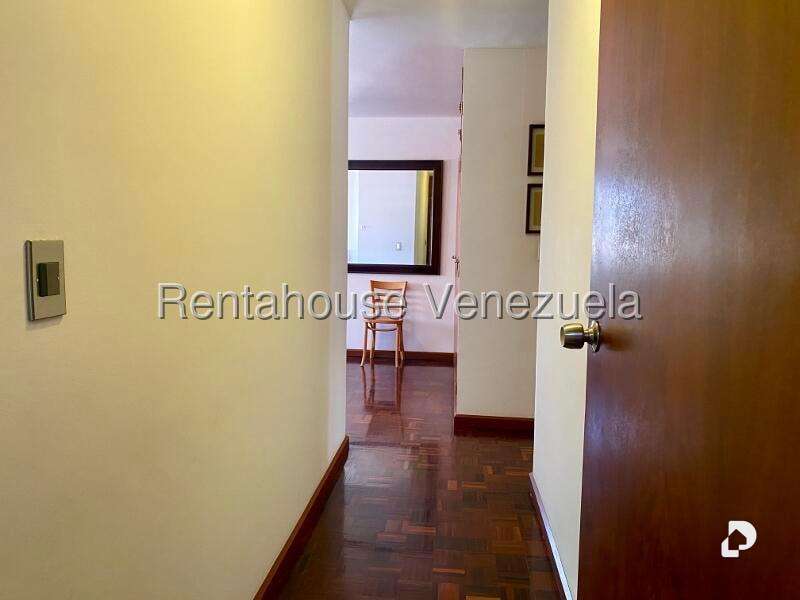 Apartamento en Los Palos Grandes, Caracas – 43
