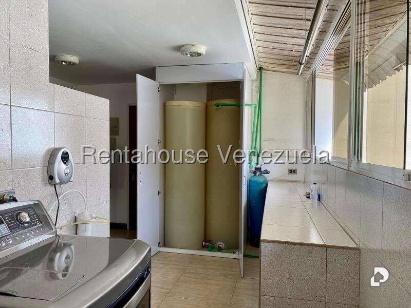 Apartamento en Los Palos Grandes, Caracas – 23
