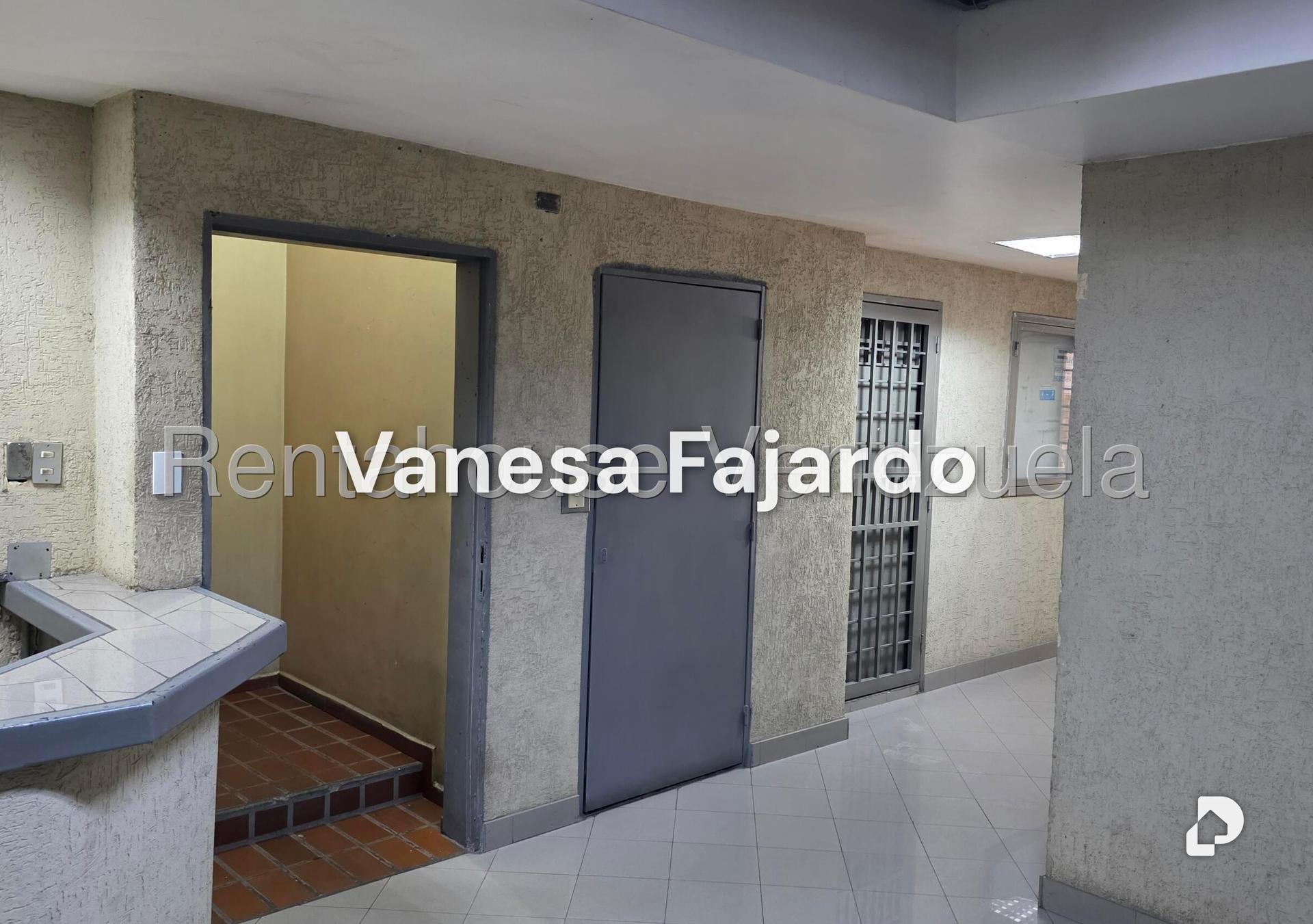 Edificio en La Trinidad, Caracas – 4