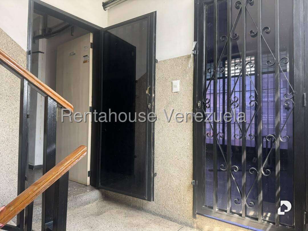 Edificio en Boleíta Sur, Caracas – 12