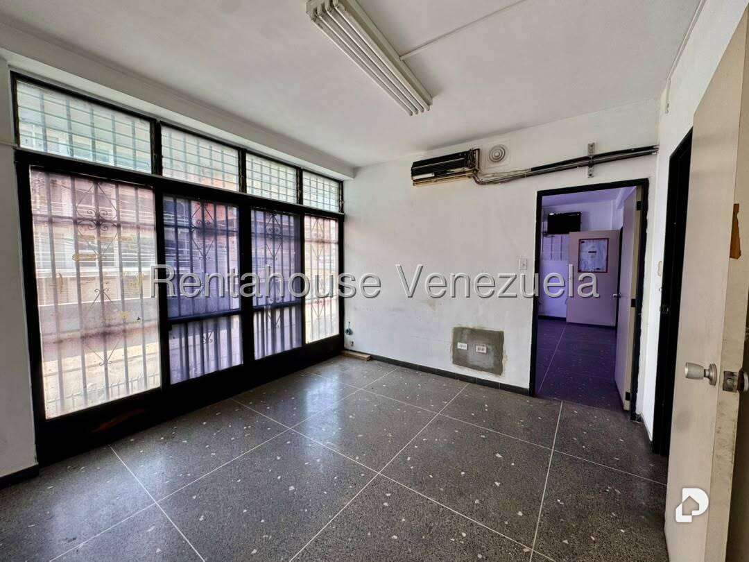 Edificio en Boleíta Sur, Caracas – 18