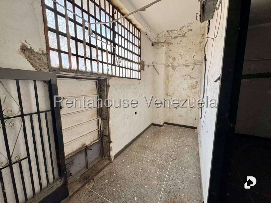 Edificio en Boleíta Sur, Caracas – 17