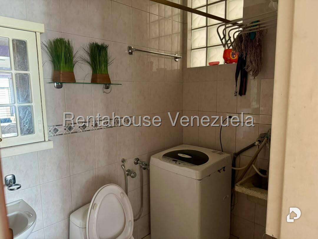 Edificio en Boleíta Sur, Caracas – 27