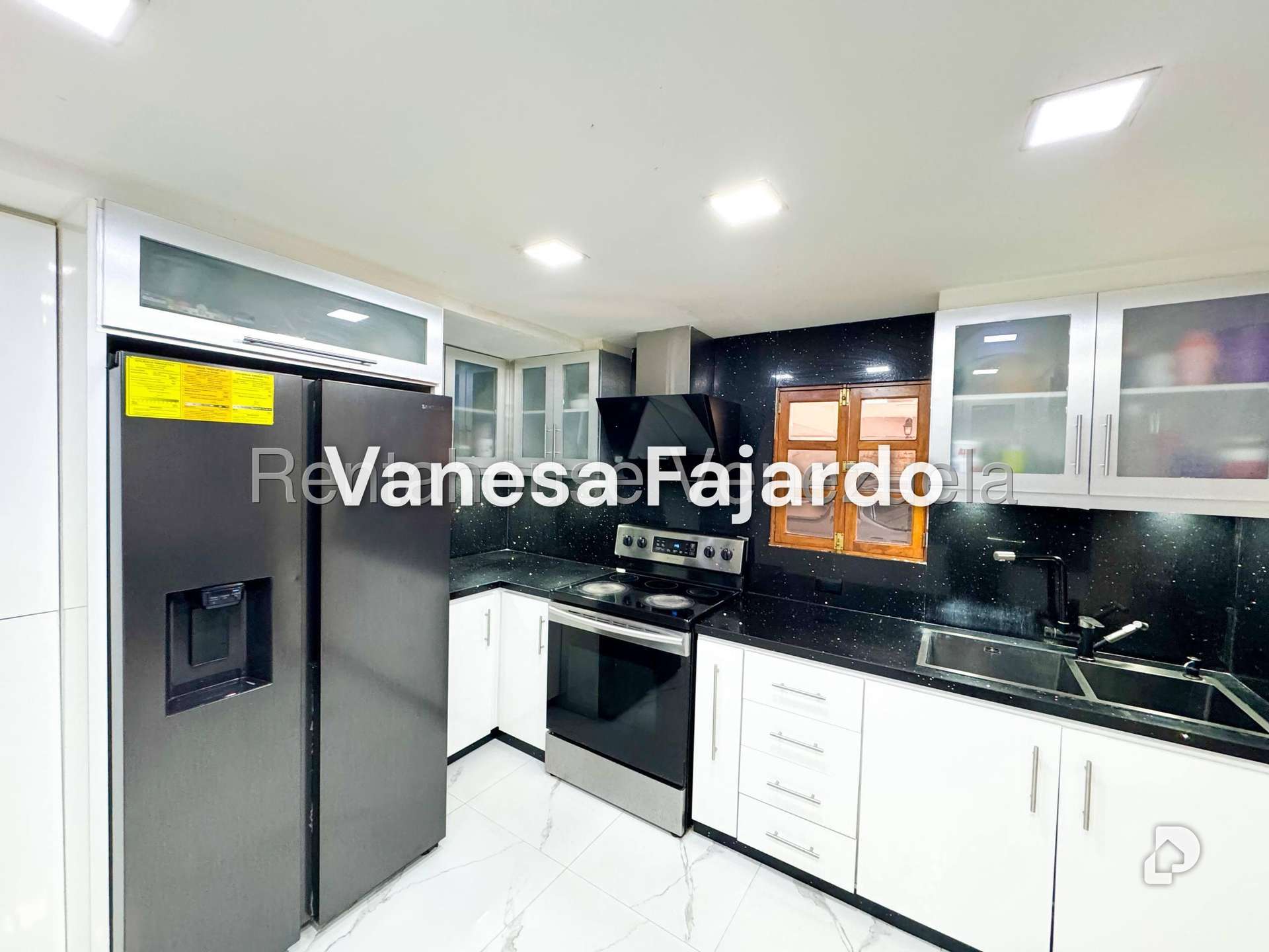 Casa en Alto Prado, Caracas – 11