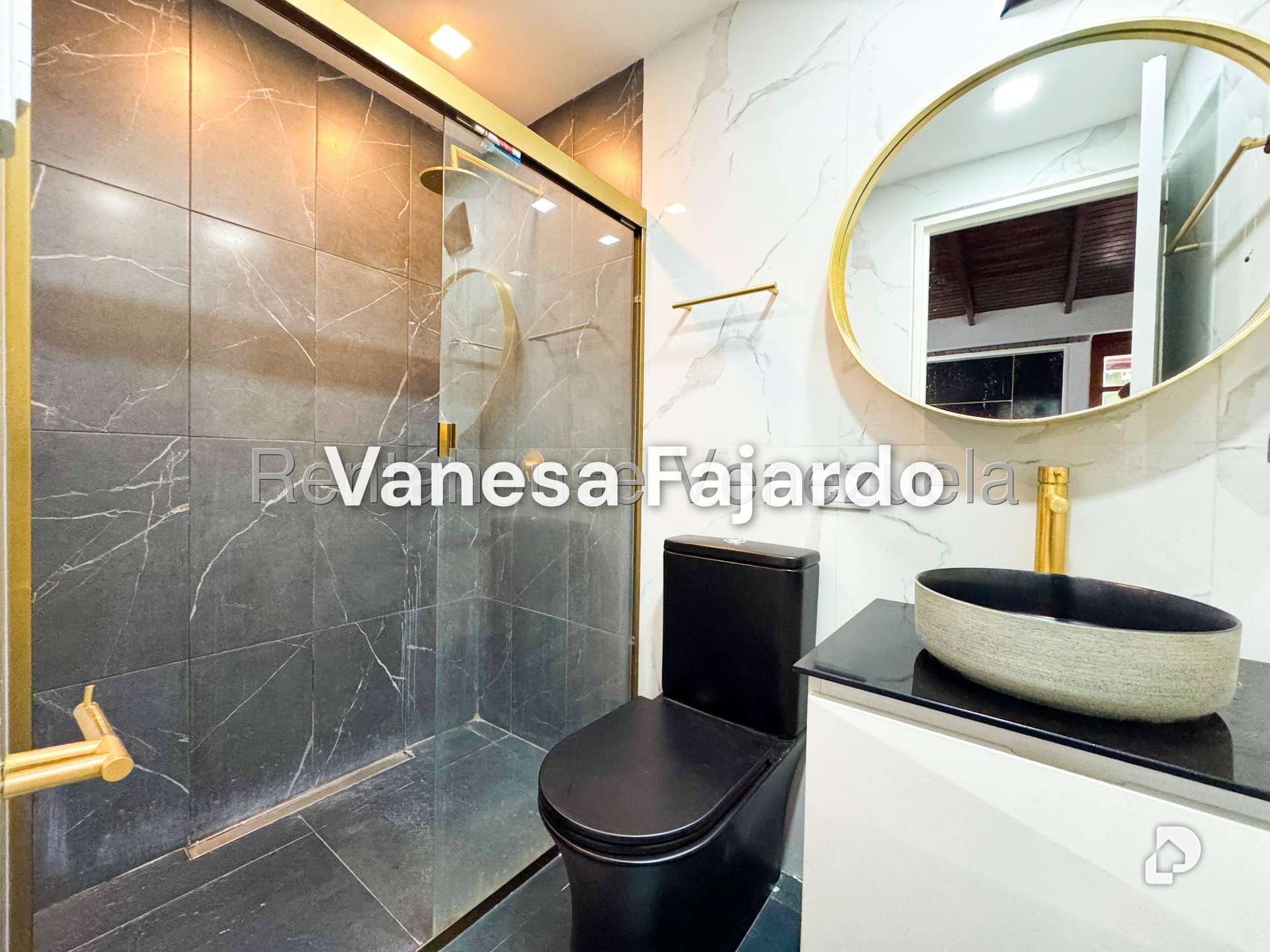 Casa en Alto Prado, Caracas – 25
