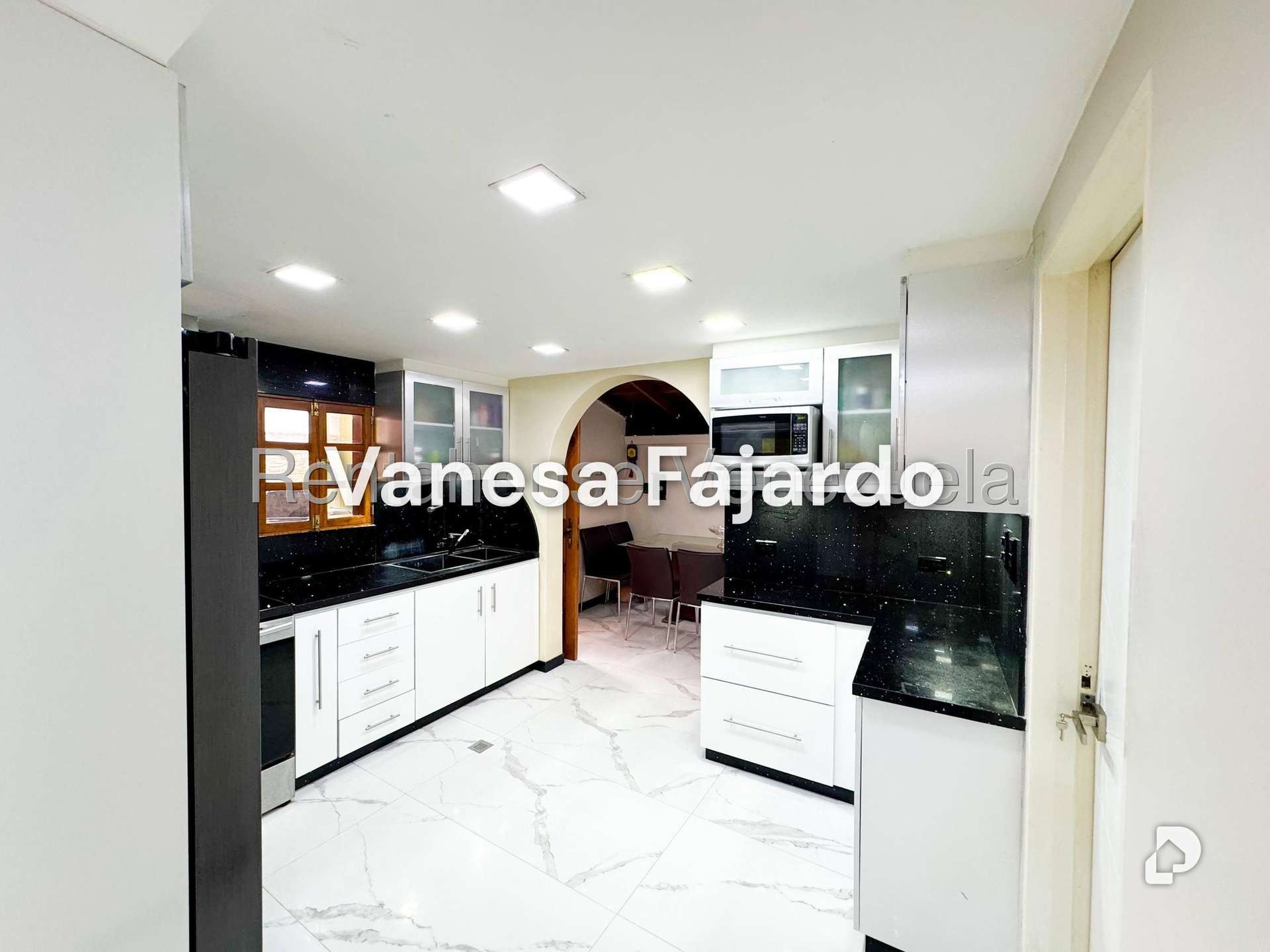 Casa en Alto Prado, Caracas – 10