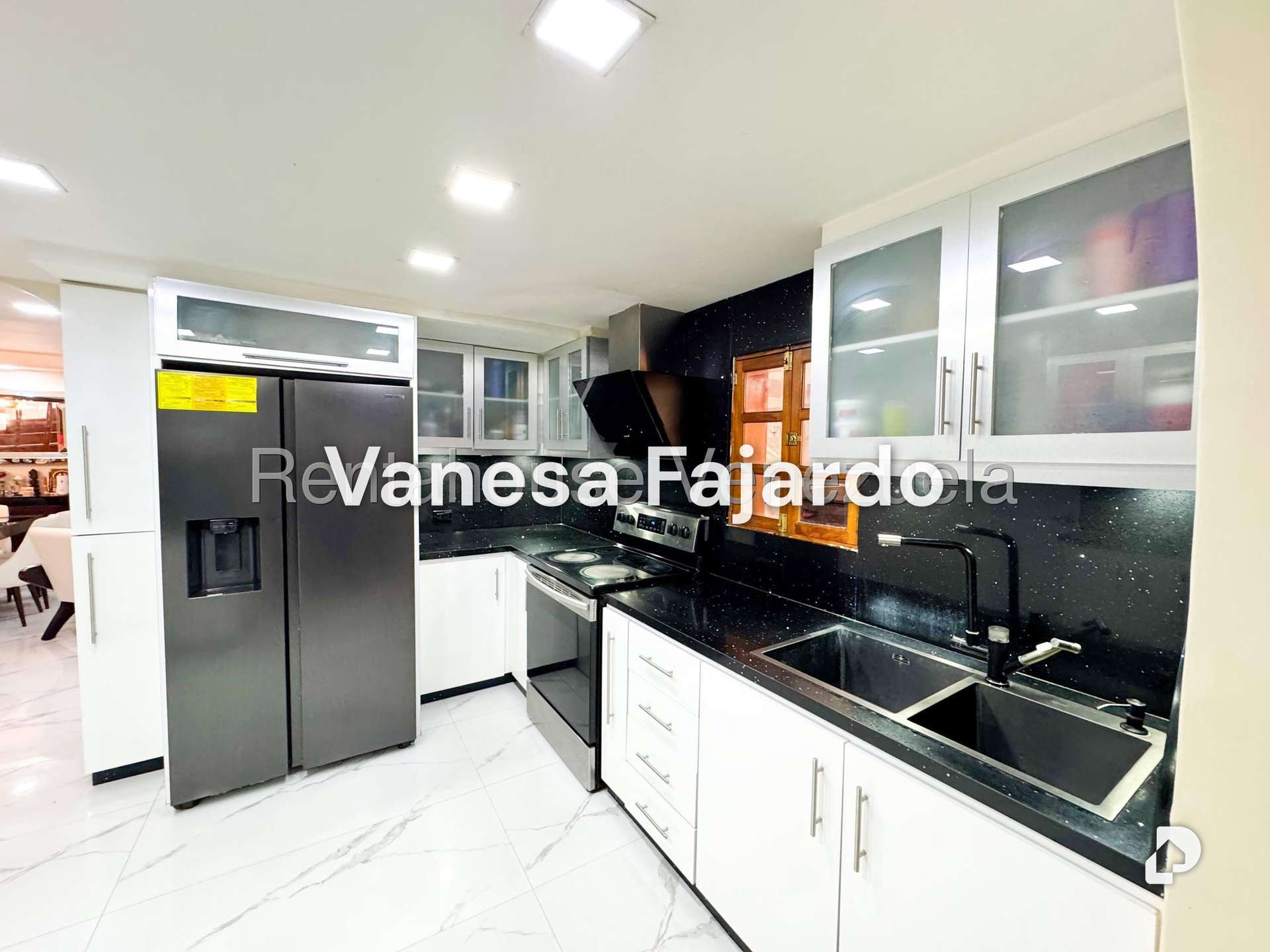 Casa en Alto Prado, Caracas – 13