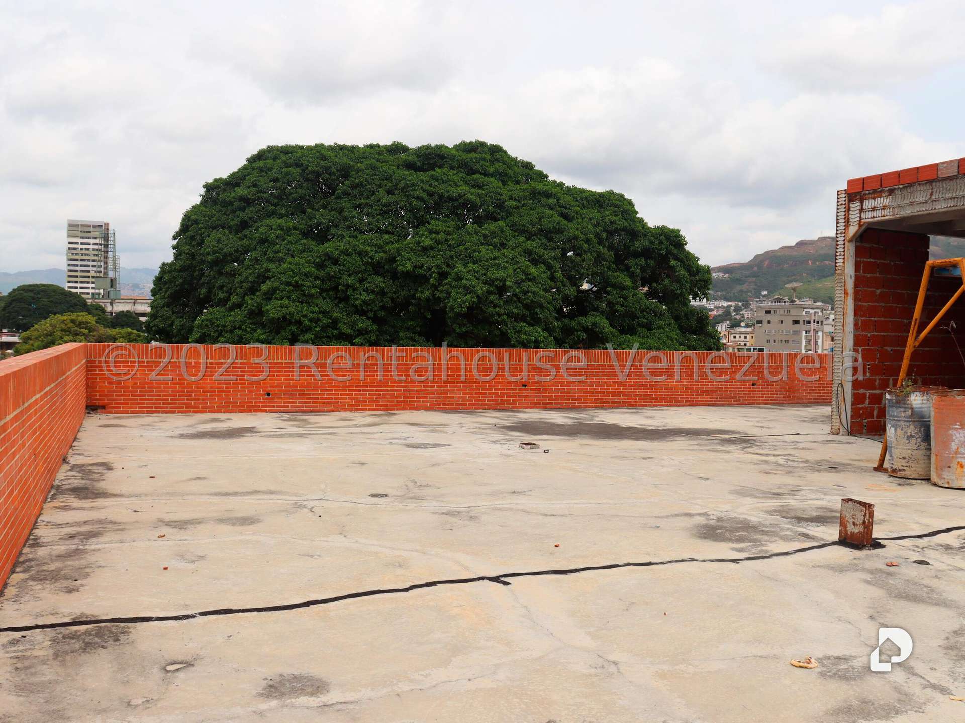 Commercial space in El Paraíso, Caracas – 11