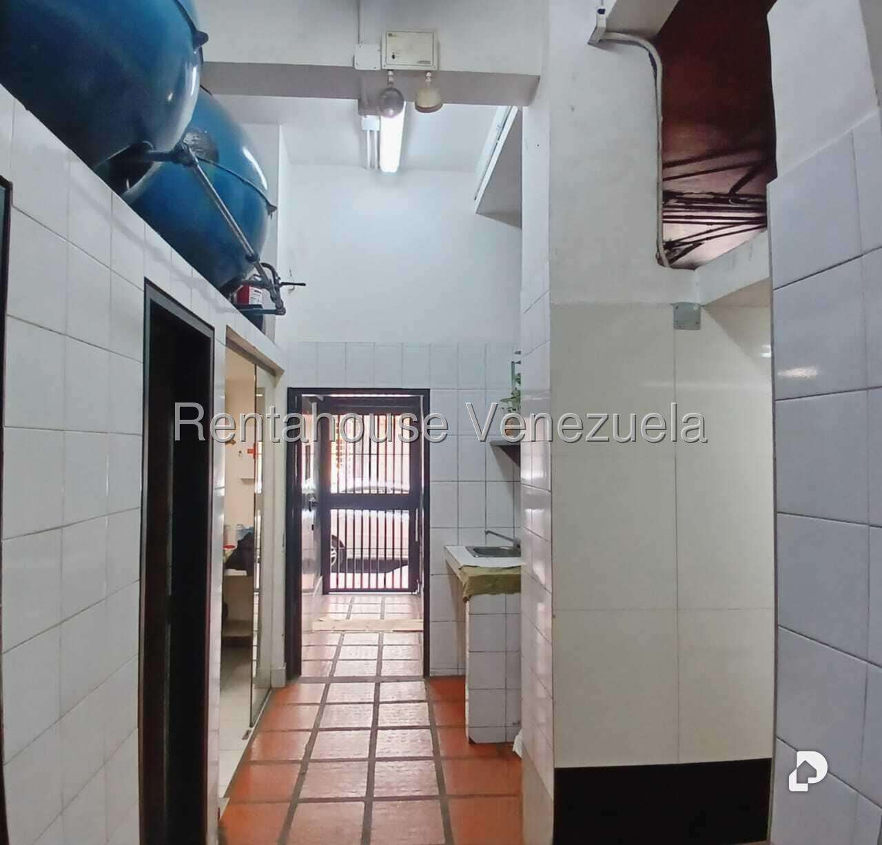 Local comercial en Parroquia La Candelaria, Caracas – 38