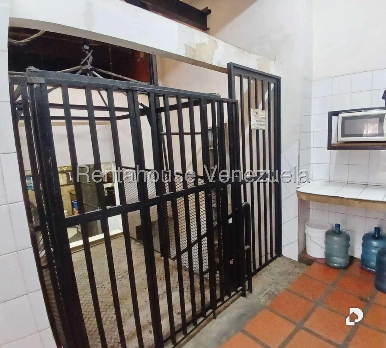 Local comercial en Parroquia La Candelaria, Caracas – 40