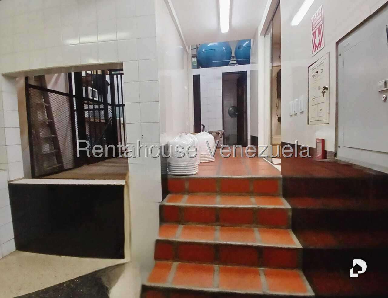 Local comercial en Parroquia La Candelaria, Caracas – 37
