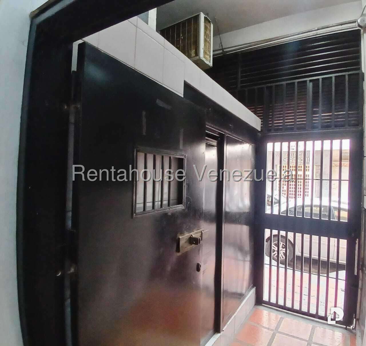 Local comercial en Parroquia La Candelaria, Caracas – 44