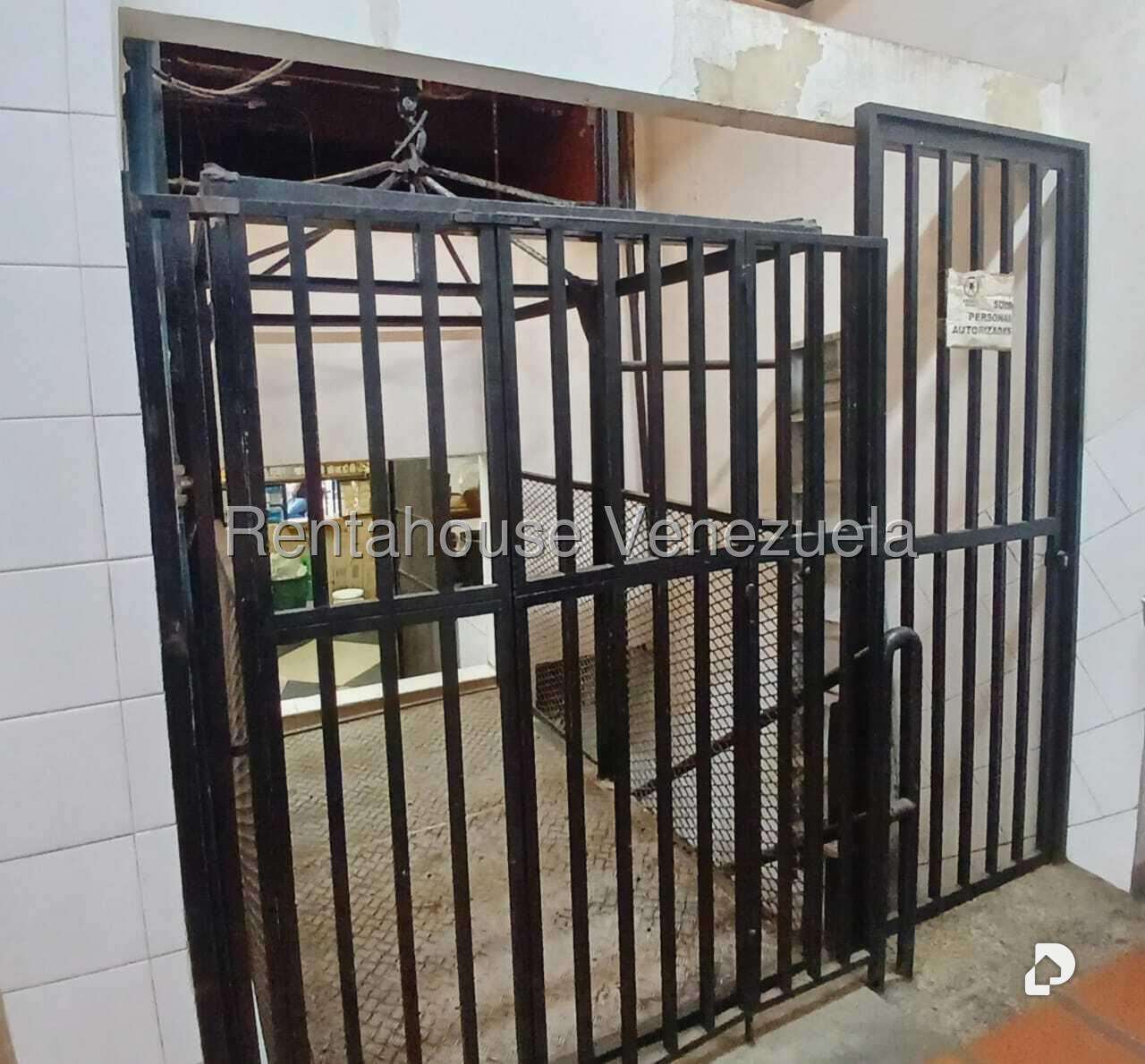Local comercial en Parroquia La Candelaria, Caracas – 39