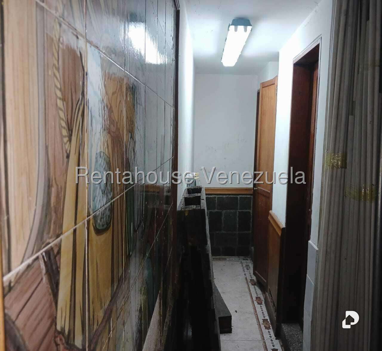 Local comercial en Parroquia La Candelaria, Caracas – 57