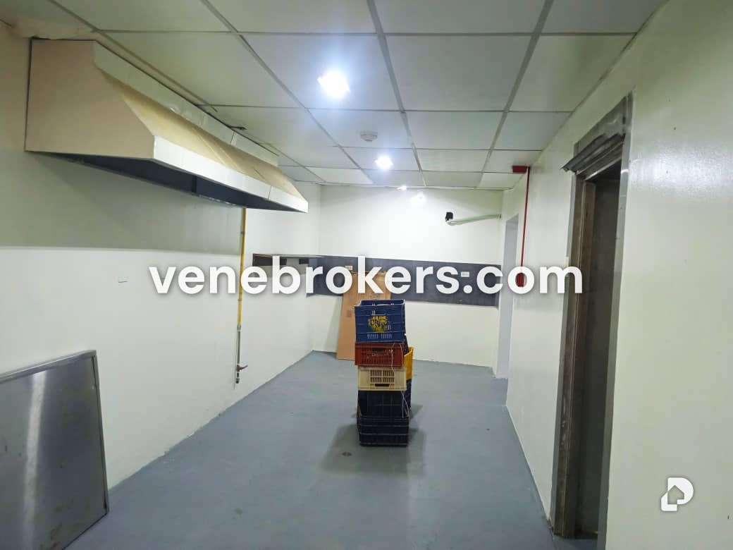 Office in Bello Monte, Caracas – 12