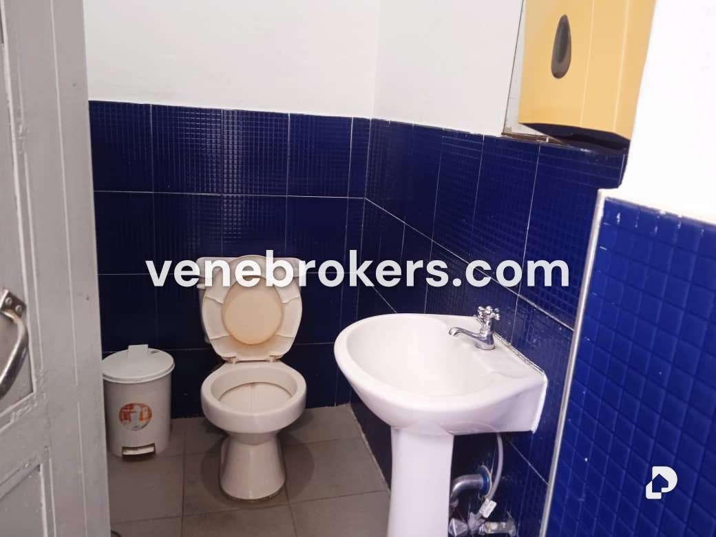 Office in Bello Monte, Caracas – 11