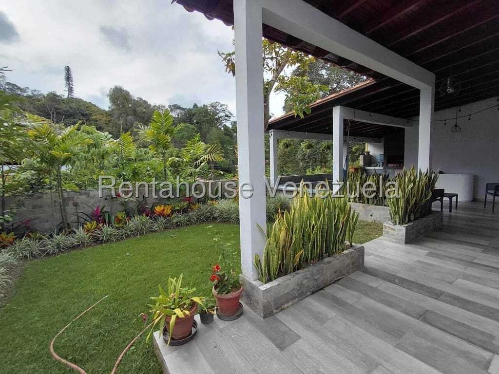 House in San Antonio de Los Altos - 1