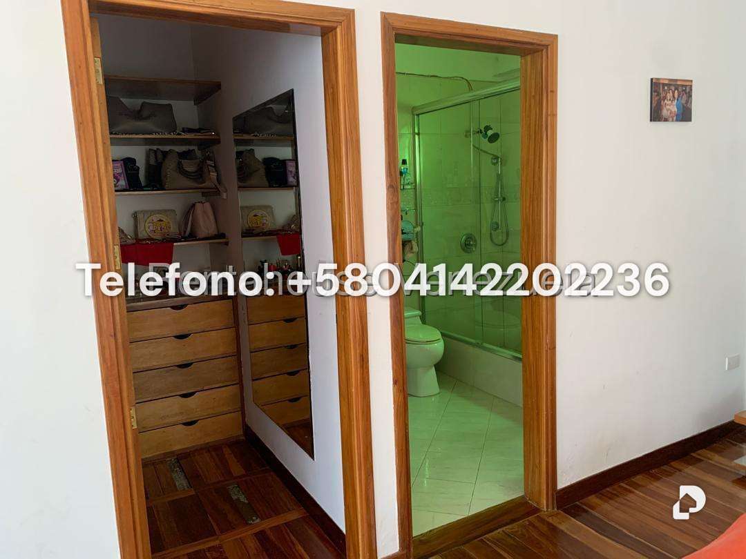 Casa en Los Naranjos (del Cafetal), Caracas – 24