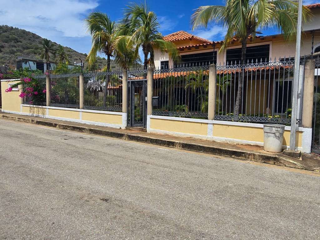 House in Paraiso, Pampatar - 1