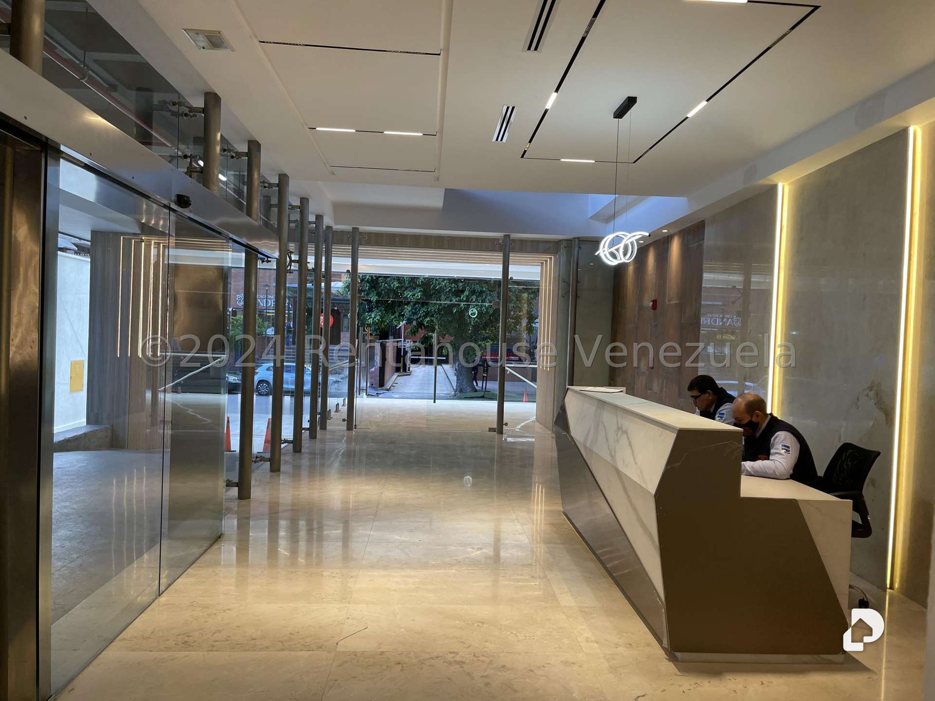 Local comercial en Las Mercedes, Caracas – 28