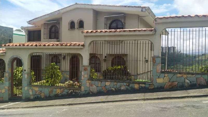 Casa en Los Castores, Altos Mirandinos - 1