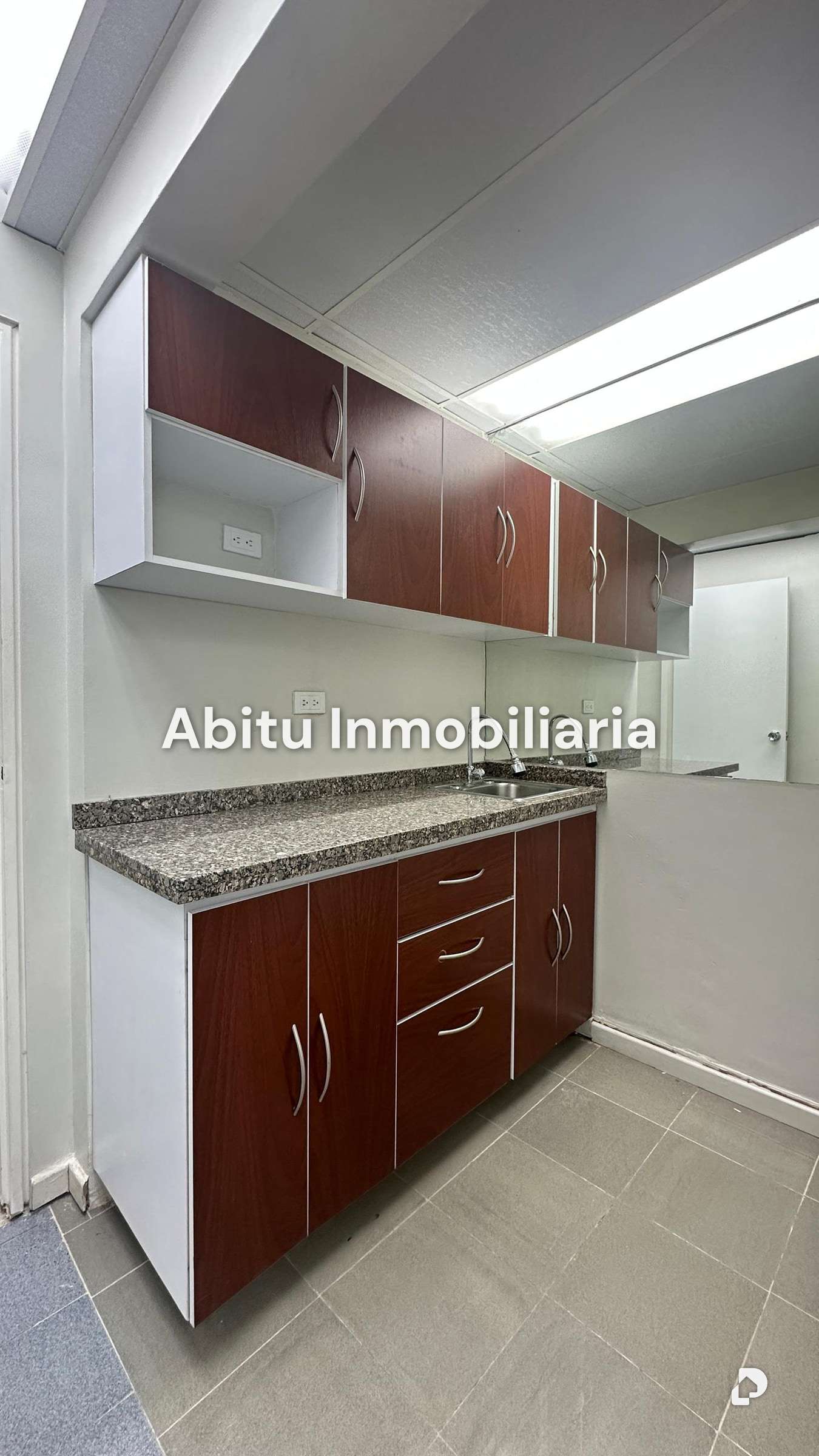 Oficina en El Rosal, Caracas – 17