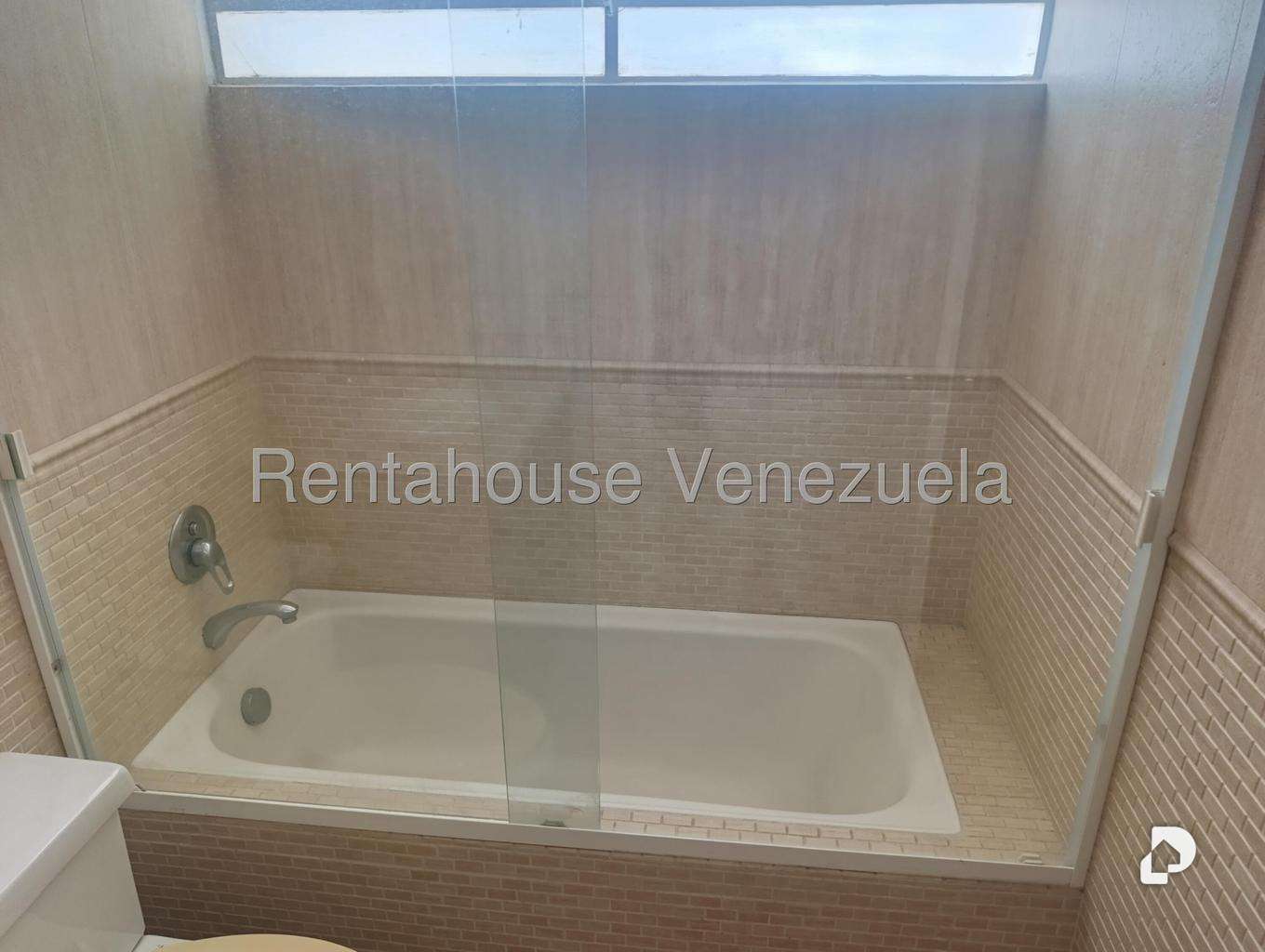Casa en Prados del Este, Caracas – 23