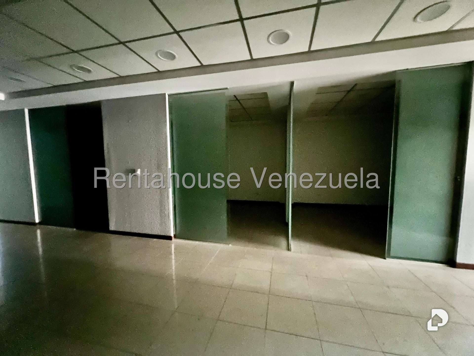 Local comercial en La California Norte, Caracas – 11