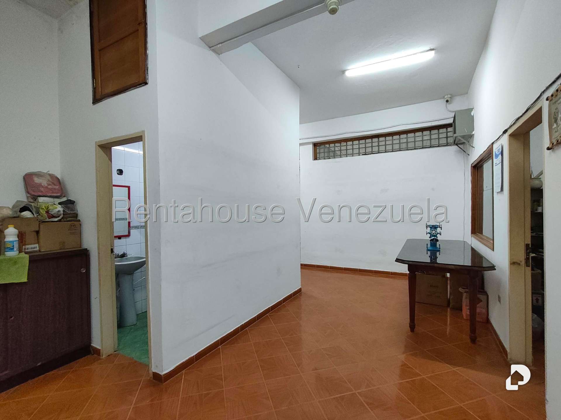 Local comercial en Parroquia La Candelaria, Caracas – 16