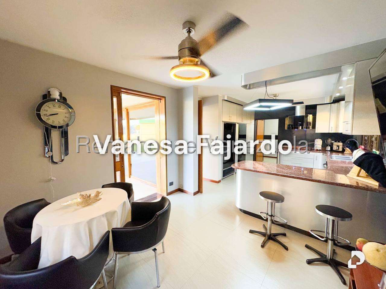 Casa en Los Naranjos (del Cafetal), Caracas – 18
