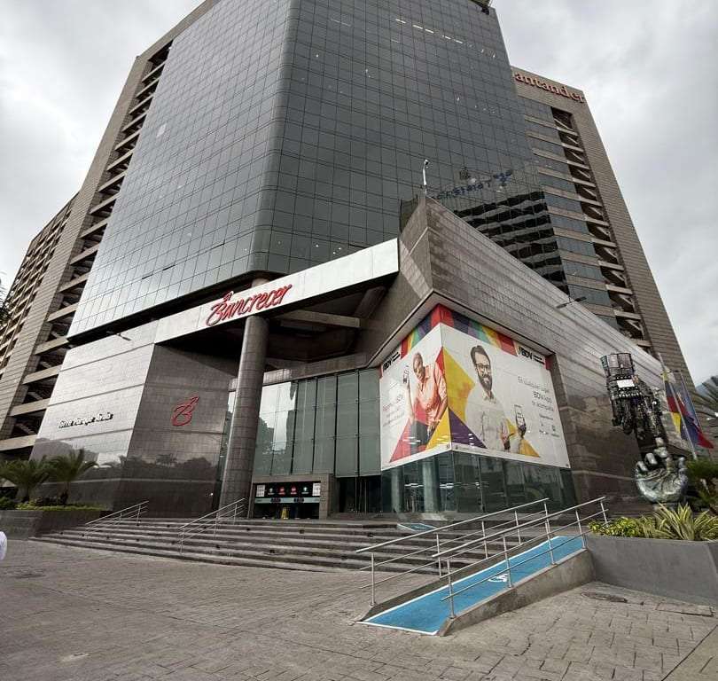 Local comercial en Los Palos Grandes, Caracas - 1