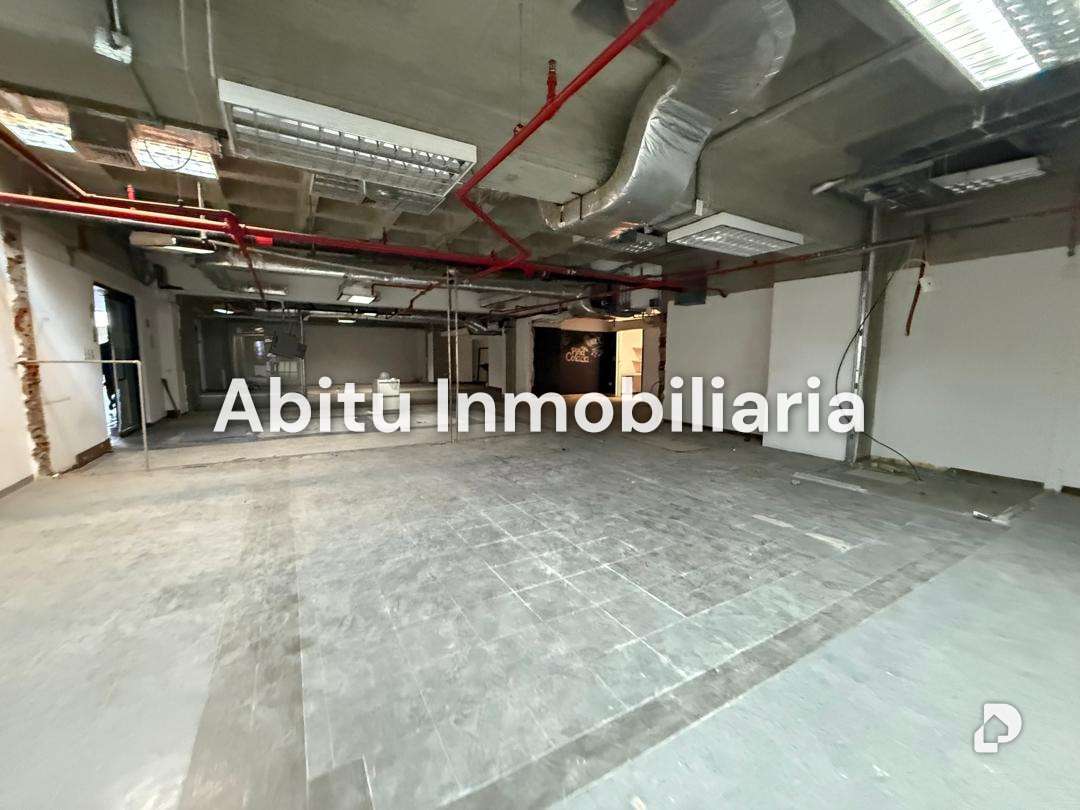 Local comercial en Los Palos Grandes, Caracas – 12