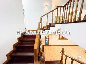 Casa en Prados del Este, Caracas – 30