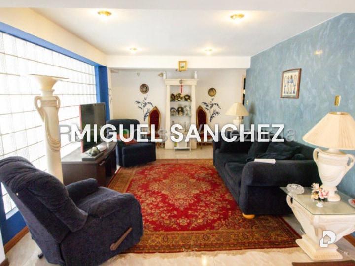Casa en Lomas de La Laguntia, Caracas – 3