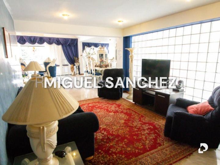 Casa en Lomas de La Laguntia, Caracas – 4