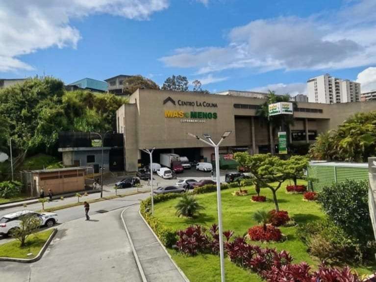Local comercial en centro comercial La Colina. Urbanización Las Minas, San Antonio de Los Altos - 1