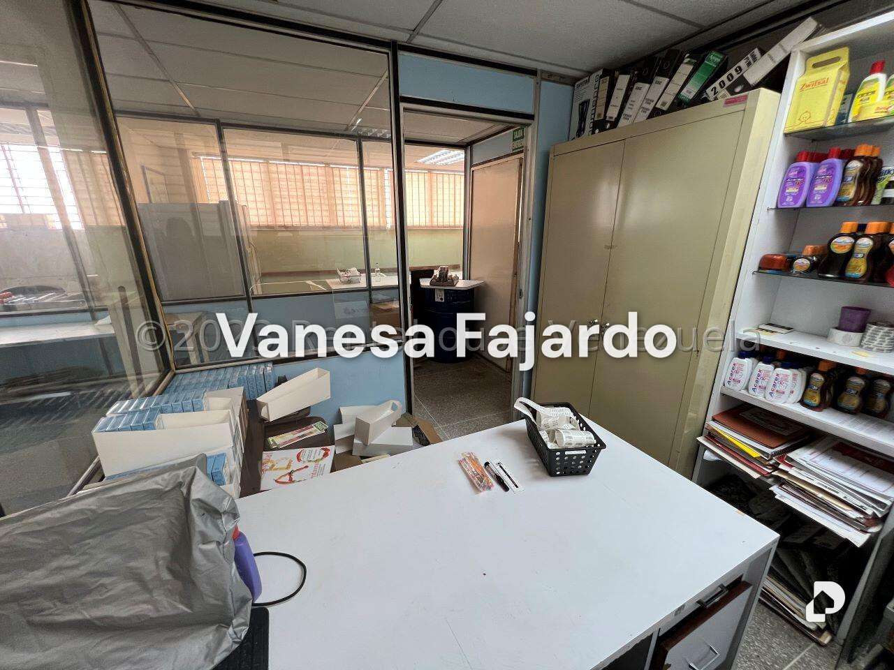 Local comercial en La Urbina, Caracas – 18