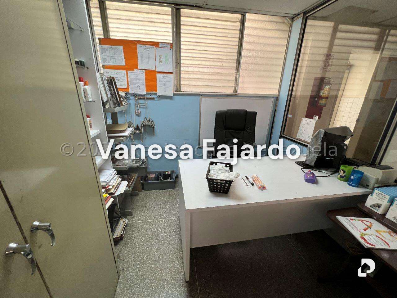 Local comercial en La Urbina, Caracas – 17