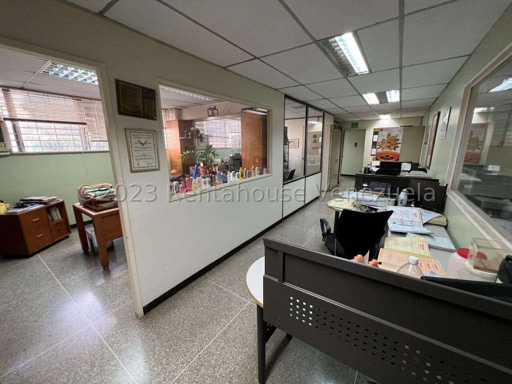 Local comercial en La Urbina, Caracas