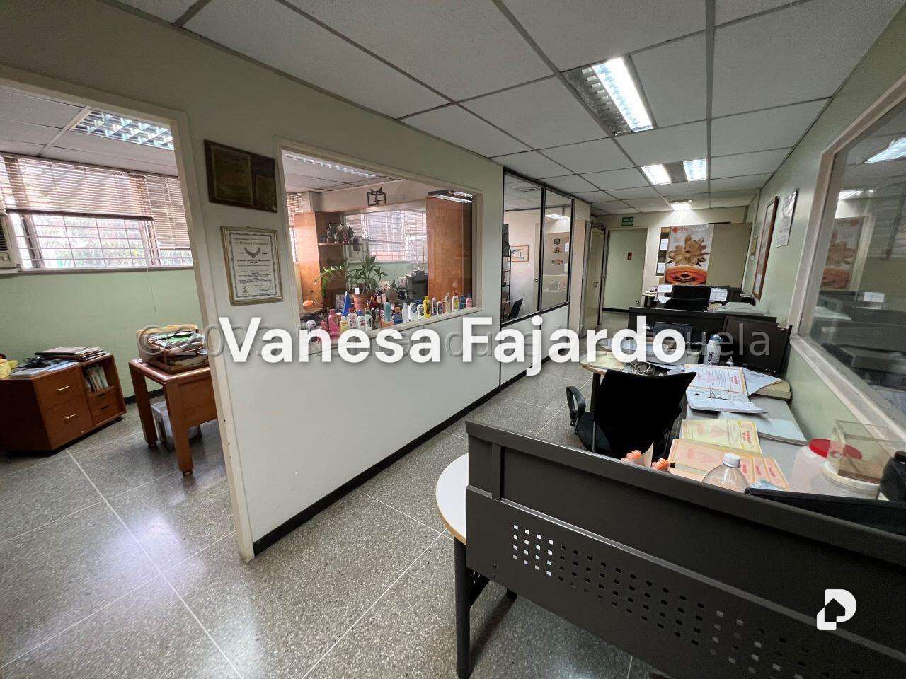 Local comercial en La Urbina, Caracas – 11