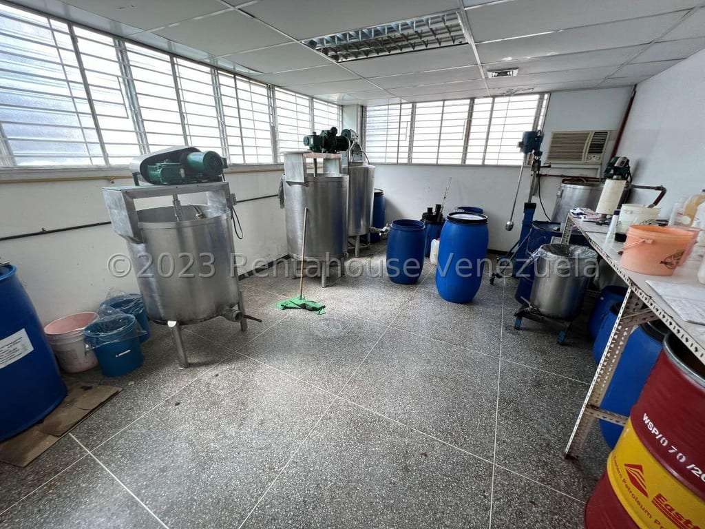 Local comercial en La Urbina, Caracas