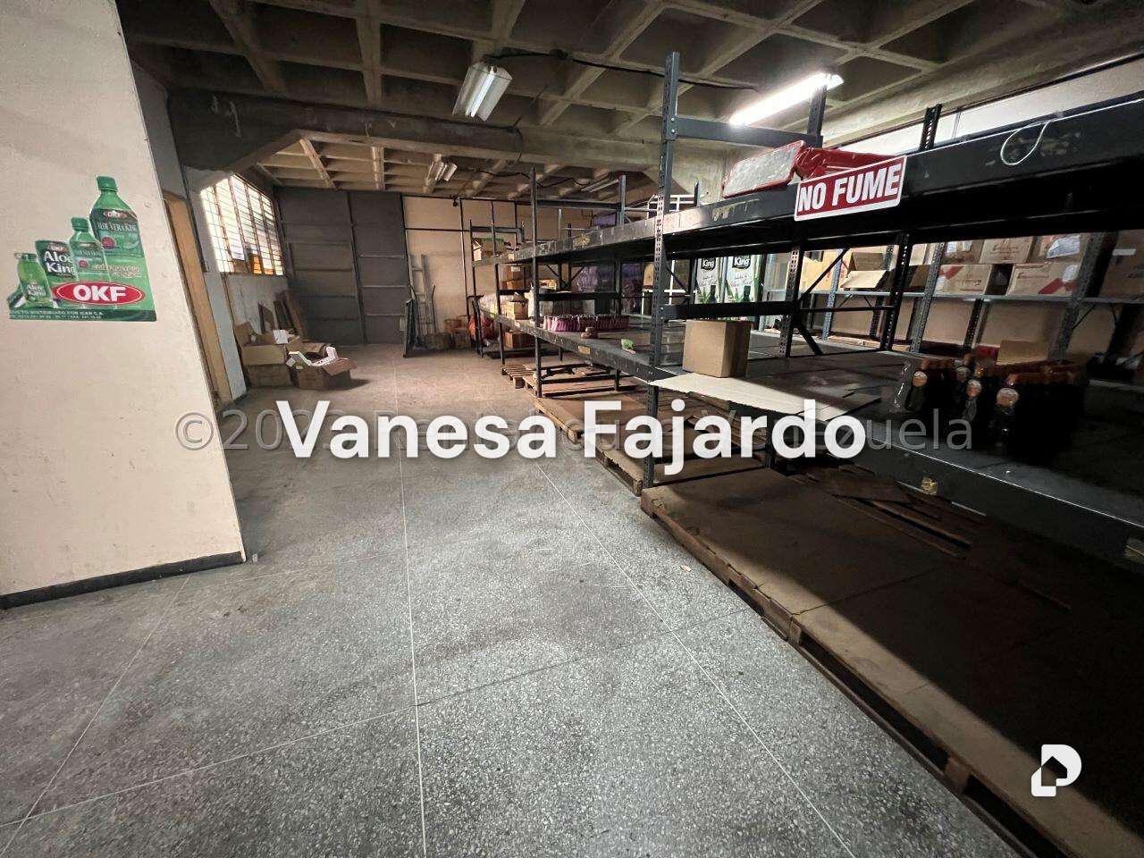 Local comercial en La Urbina, Caracas – 29