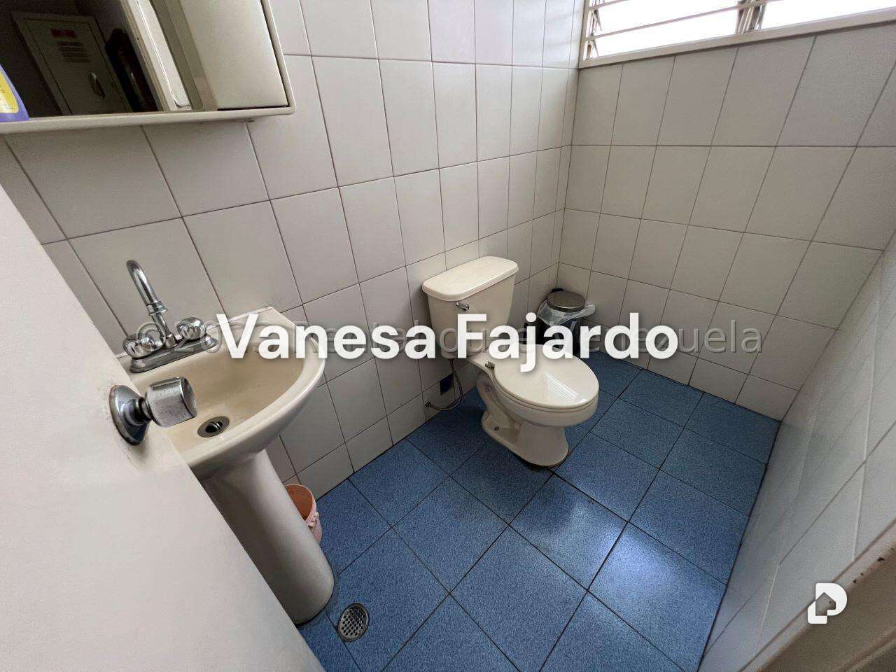 Local comercial en La Urbina, Caracas – 14