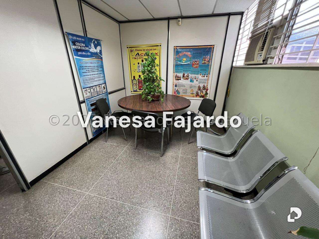 Local comercial en La Urbina, Caracas – 3