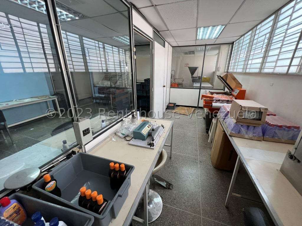 Local comercial en La Urbina, Caracas