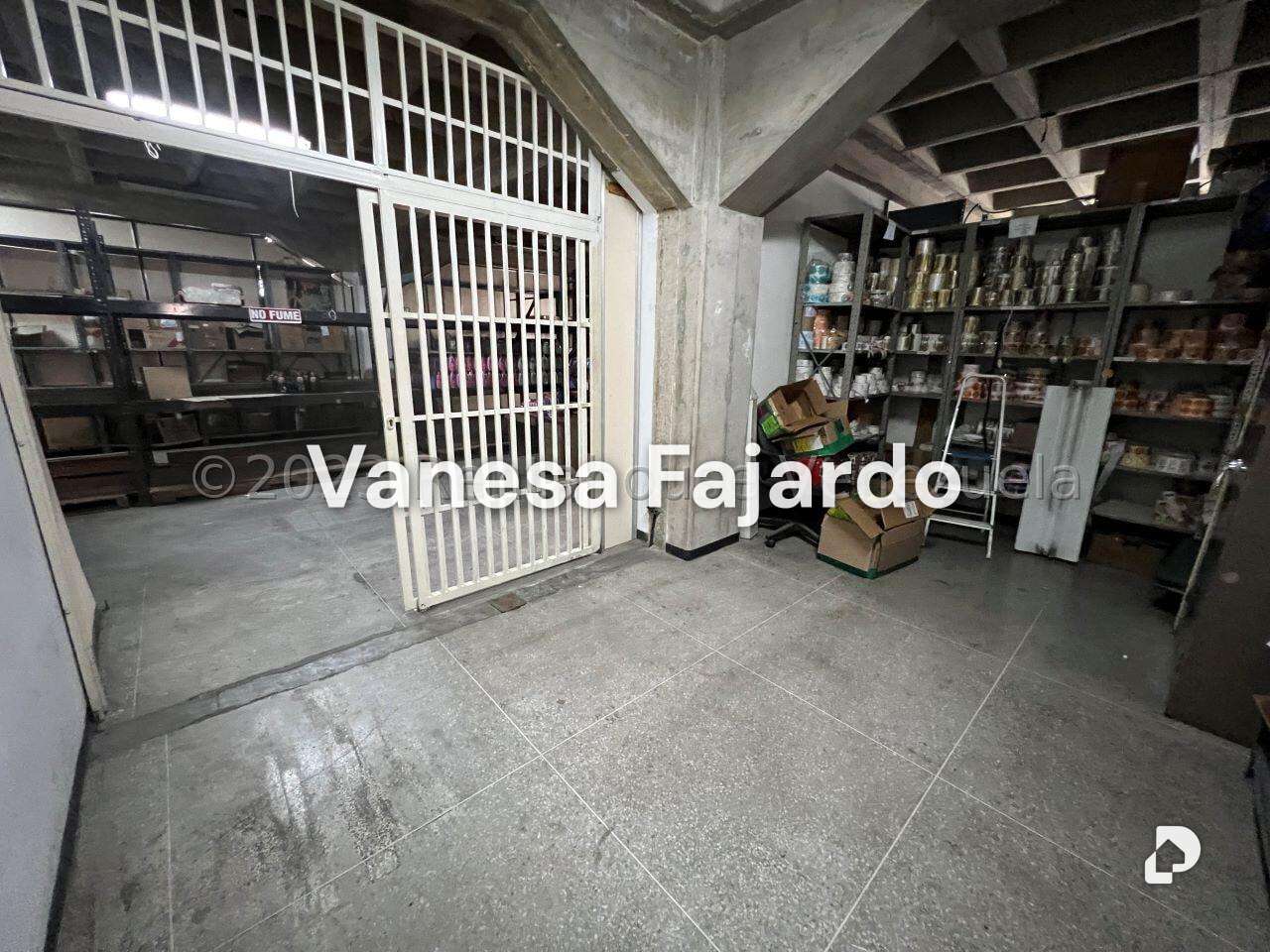 Local comercial en La Urbina, Caracas – 28