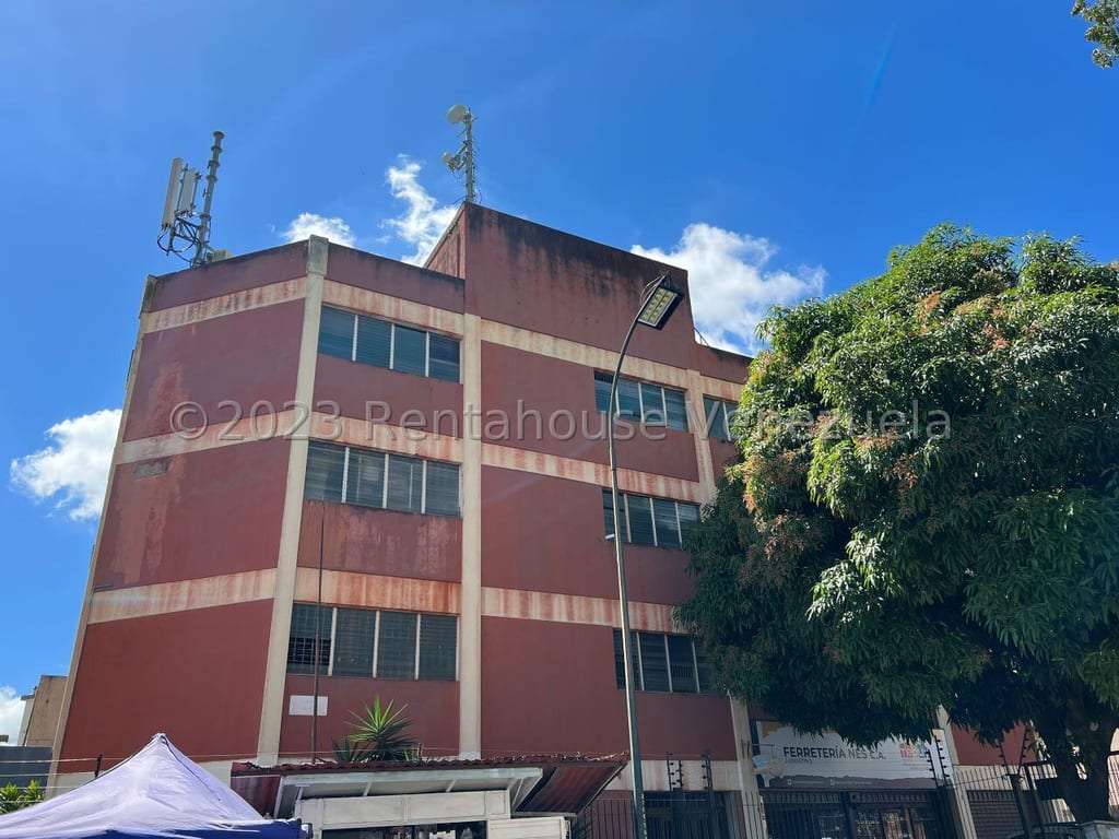 Local comercial en La Urbina, Caracas - 1
