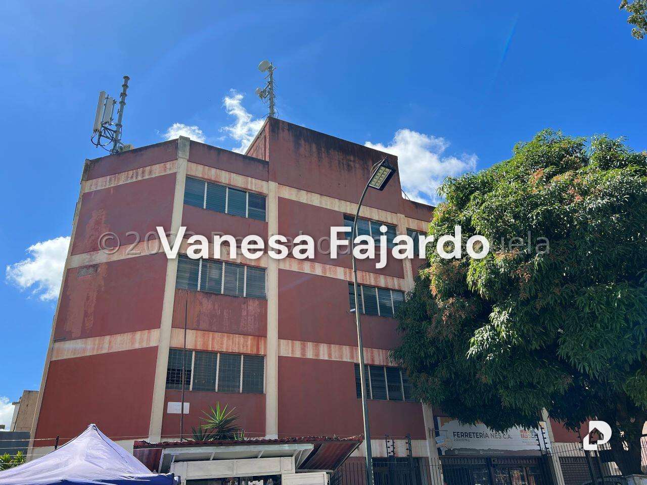 Local comercial en La Urbina, Caracas – 1