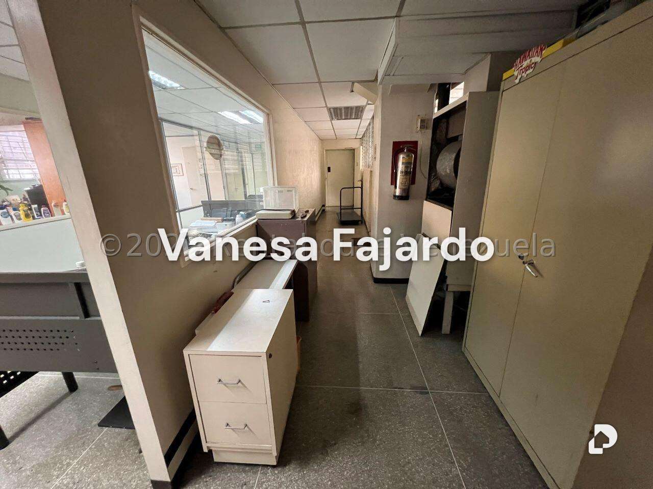 Local comercial en La Urbina, Caracas – 13